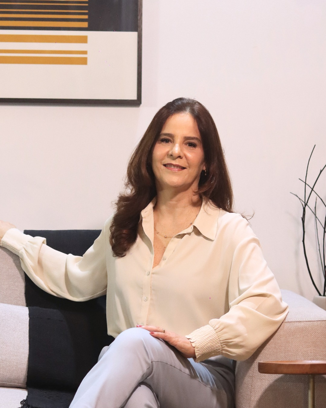 Dra. Nina Rosa em ambiente de consultório